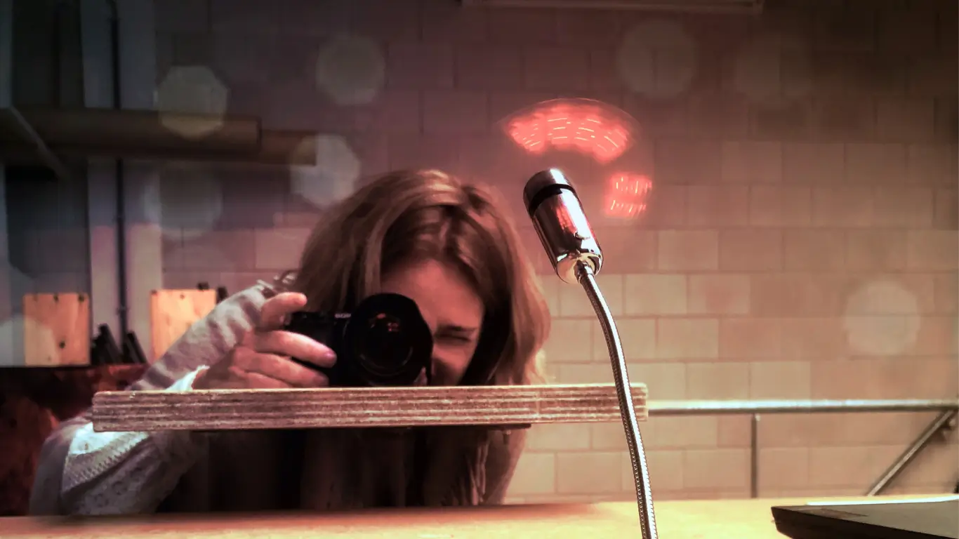 Fotografieles sluitertijd – Privéles Fotografie met persoonlijke begeleiding Cursist oefent met sluitertijd tijdens een les Privéles Fotografie